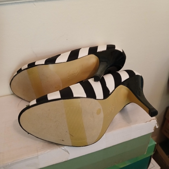 FIONI Clothing Black and White Striped Peep Toe Heels - Picture 4 of 6